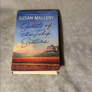 🌸Secrets Of The Tulip Sisters by Susan Mallery🌸